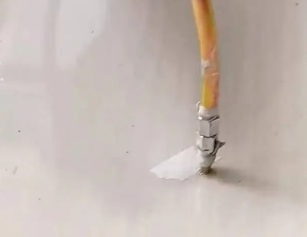 向阳瓷砖空鼓维修公司专业解答在瓷砖铺贴过程中，如果使用的砂料过粗（如全部使用了粗砂），可能会导致以下问题
