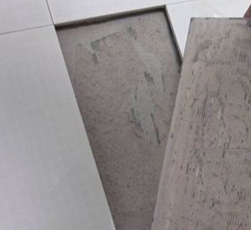 向阳瓷砖空鼓维修公司分享瓷砖铺贴时如果打浆（即涂抹在瓷砖背面和基层上的砂浆或瓷砖胶）过少，会带来以下问题
